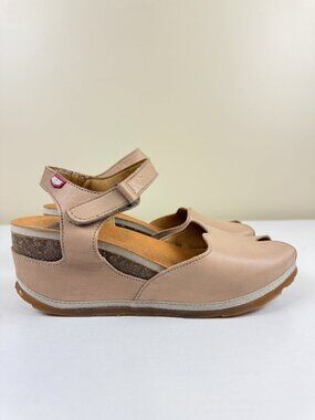 EUC On Foot Platform Sandals Taupe Leather
